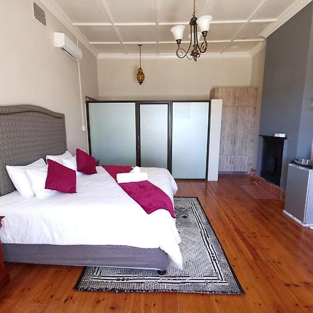 Lucolo Palace B&B อลิวาลนอร์ท ภายนอก รูปภาพ