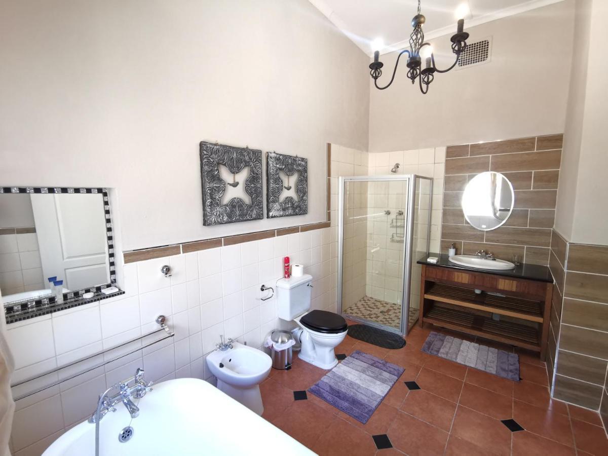 Lucolo Palace B&B อลิวาลนอร์ท ภายนอก รูปภาพ